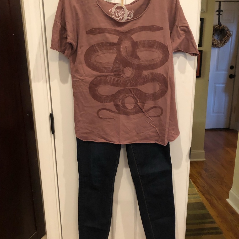 ladies graphic top